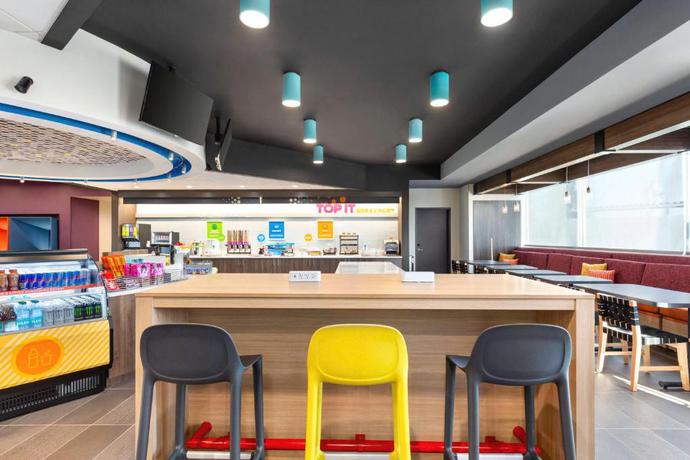 Imagen de los interiores del Hotel Tru By Hilton Lodi. Foto 11