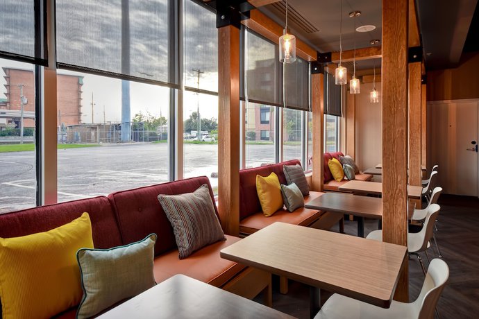 Imagen de los interiores del Hotel Tru By Hilton Louisville Airport. Foto 16