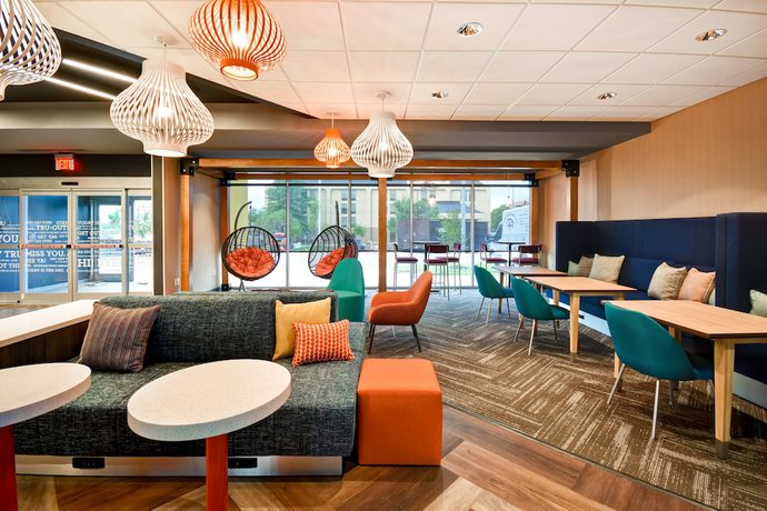 Imagen de los interiores del Hotel Tru By Hilton Louisville Airport. Foto 17