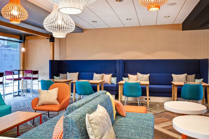 Imagen de los interiores del Hotel Tru By Hilton Louisville Airport. Foto 18