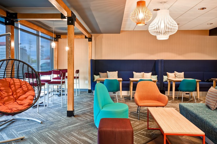 Imagen de los interiores del Hotel Tru By Hilton Louisville Airport. Foto 19