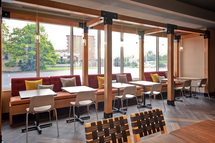 Imagen de los interiores del Hotel Tru By Hilton Louisville Airport. Foto 20