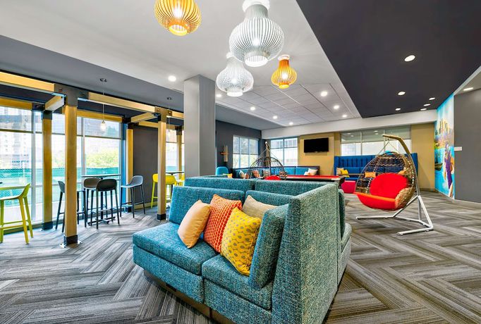 Imagen de los interiores del Hotel Tru By Hilton Minneapolis Downtown. Foto 19