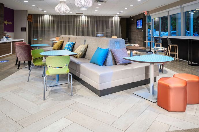 Imagen de los interiores del Hotel Tru By Hilton Minneapolis Mall Of America. Foto 18