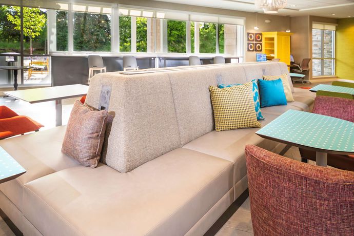 Imagen de los interiores del Hotel Tru By Hilton Minneapolis Mall Of America. Foto 20