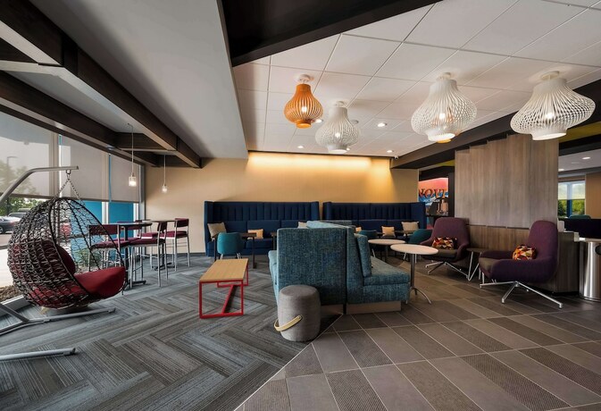 Imagen de los interiores del Hotel Tru By Hilton Novi Detroit. Foto 20