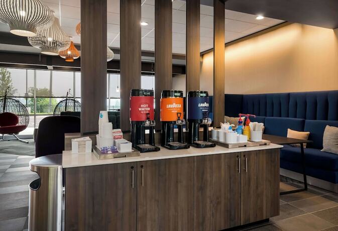 Imagen del bar/restaurante del Hotel Tru By Hilton Novi Detroit. Foto 2