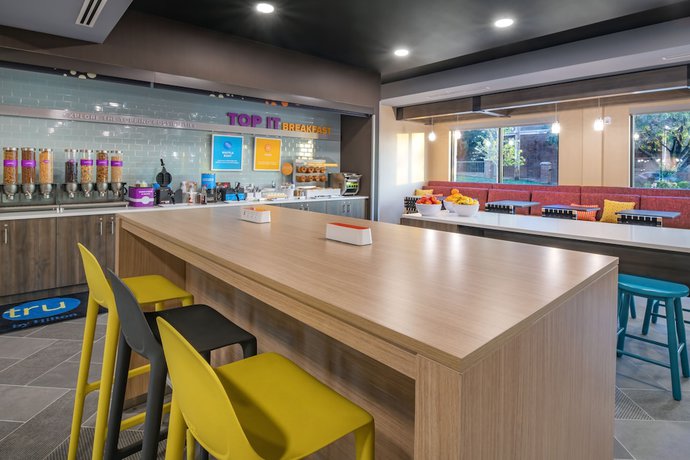 Imagen del bar/restaurante del Hotel Tru By Hilton Omaha I-80 At 72nd Street, Ne. Foto 4
