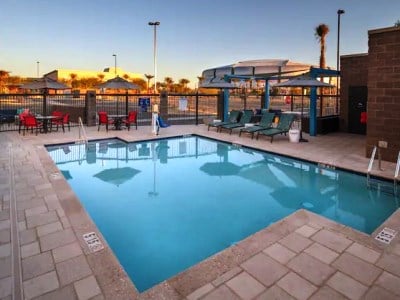 Imagen de la piscina del Hotel Tru By Hilton Phoenix Glendale Westgate. Foto 9