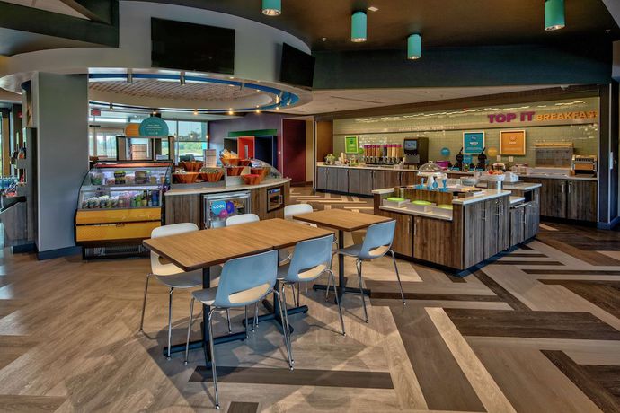 Imagen del bar/restaurante del Hotel Tru By Hilton Roanoke Hollins. Foto 4