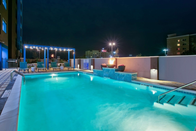 Imagen de la piscina del Hotel Tru By Hilton San Antonio At The Rim, Tx. Foto 19