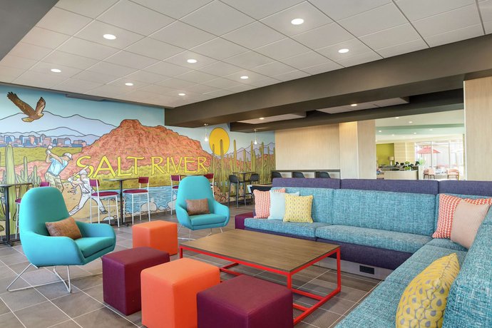 Imagen de los interiores del Hotel Tru By Hilton Scottsdale Salt River. Foto 18