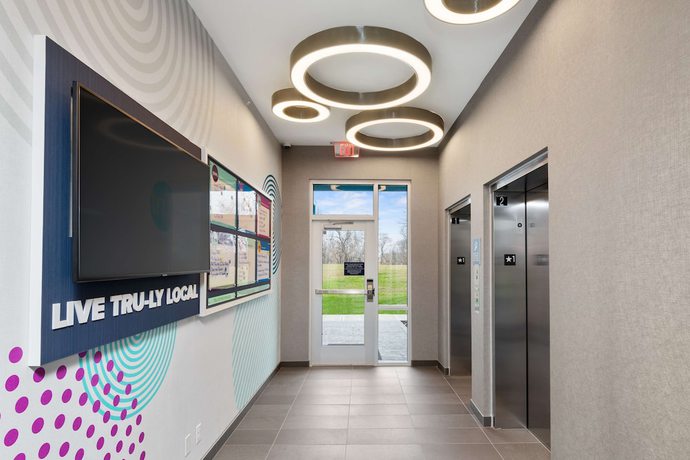 Imagen de los interiores del Hotel Tru By Hilton Sharonville. Foto 15