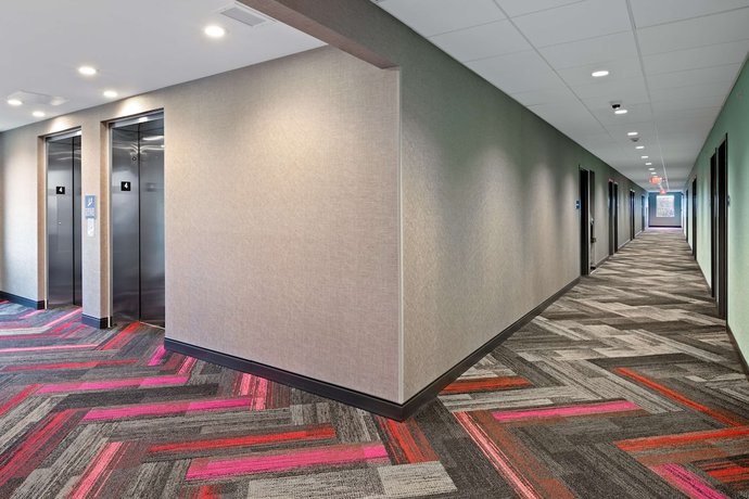 Imagen de los interiores del Hotel Tru By Hilton Sharonville. Foto 20