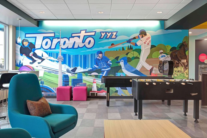 Imagen de los interiores del Hotel Tru By Hilton Toronto Airport West. Foto 17