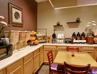 Imagen del bar/restaurante del Hotel Tru By Hilton Wilmington. Foto 3