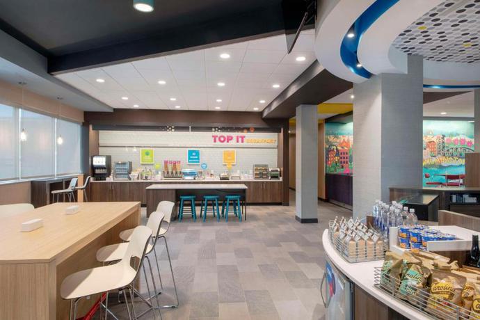 Imagen del bar/restaurante del Hotel Tru By Hilton Wilmington Wrightsville Beach. Foto 9