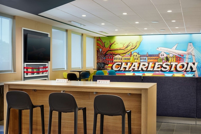 Imagen de los interiores del Hotel Tru by Hilton Charleston Airport. Foto 12