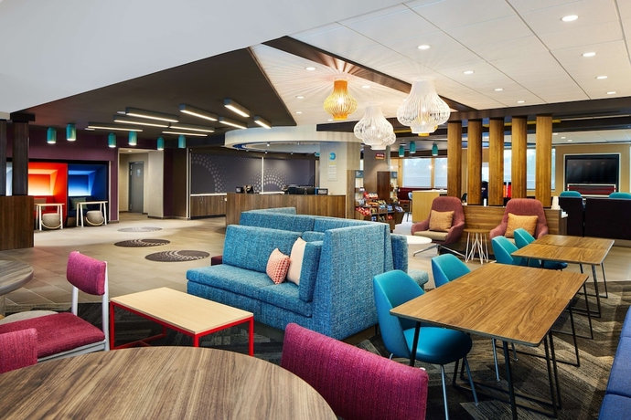 Imagen de los interiores del Hotel Tru by Hilton Charleston Airport. Foto 14
