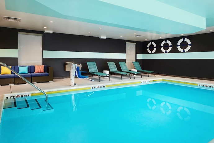 Imagen de la piscina del Hotel Tru by Hilton Charleston Airport. Foto 16