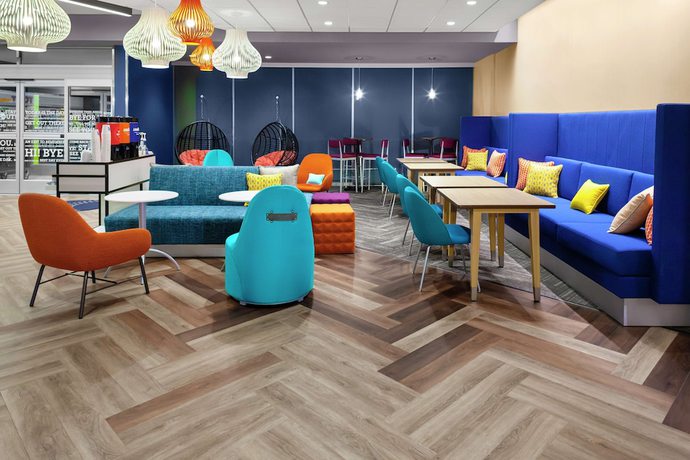 Imagen de los interiores del Hotel Tru by Hilton Gilbert. Foto 15