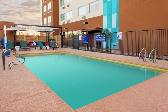 Imagen de la piscina del Hotel Tru by Hilton Gilbert. Foto 20