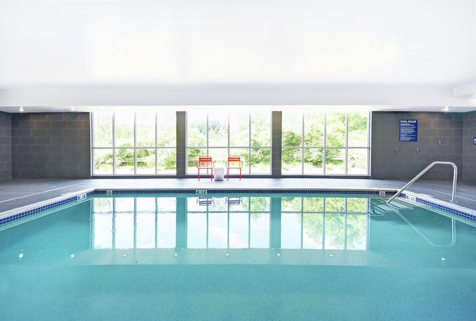 Imagen de la piscina del Hotel Tru by Hilton Grand Rapids Airport. Foto 20