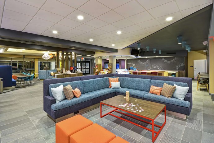 Imagen de los interiores del Hotel Tru by Hilton Huber Heights. Foto 16