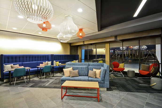 Imagen de los interiores del Hotel Tru by Hilton Huber Heights. Foto 20
