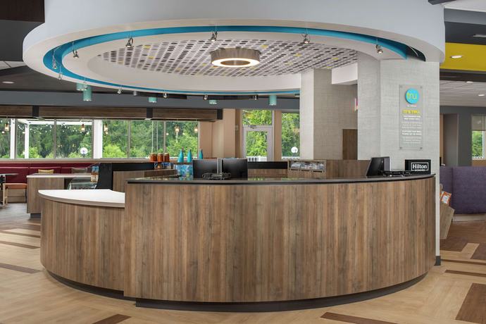 Imagen de los interiores del Hotel Tru by Hilton Lake City. Foto 17