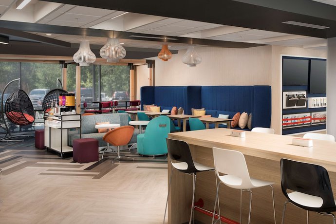 Imagen de los interiores del Hotel Tru by Hilton McDonough. Foto 16