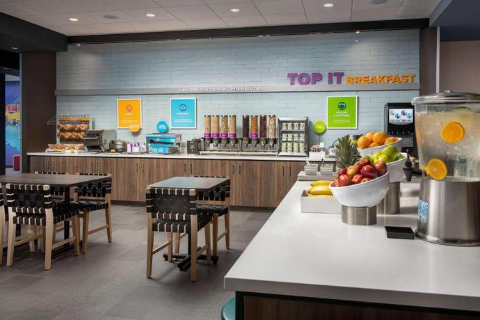 Imagen del bar/restaurante del Hotel Tru by Hilton Miami West Brickell. Foto 2