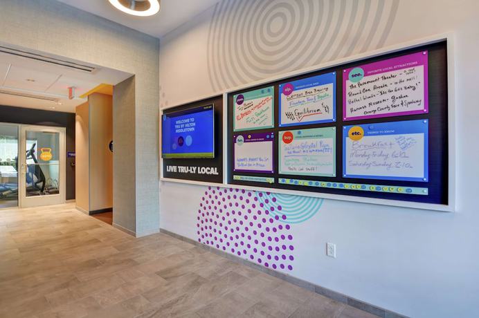 Imagen de los interiores del Hotel Tru by Hilton Middletown. Foto 17