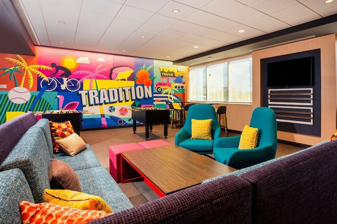 Imagen de los interiores del Hotel Tru by Hilton Port St. Lucie Tradition. Foto 15