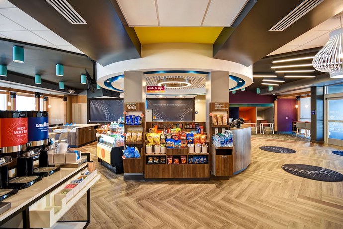 Imagen de los interiores del Hotel Tru by Hilton Salt Lake City Airport. Foto 13