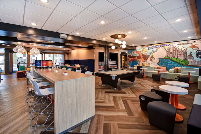 Imagen de los interiores del Hotel Tru by Hilton Salt Lake City Airport. Foto 16