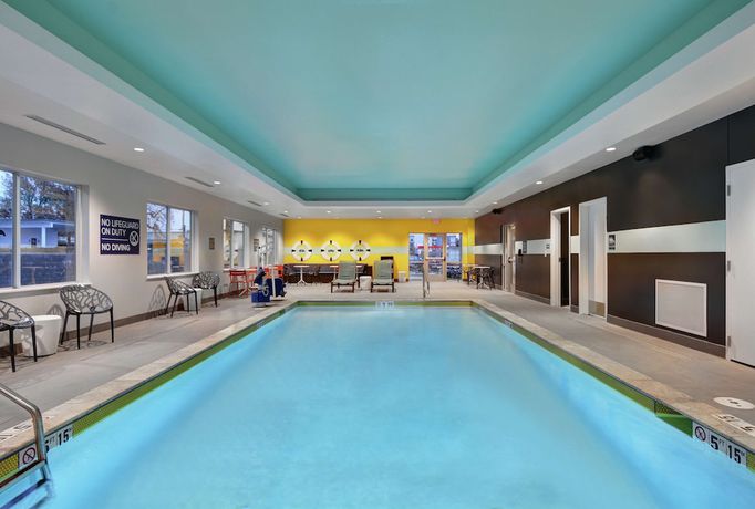 Imagen de la piscina del Hotel Tru by Hilton Springfield Downtown. Foto 20
