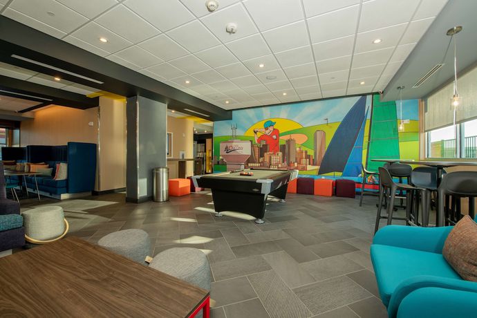 Imagen de los interiores del Hotel Tru by Hilton The Colony Dallas. Foto 17