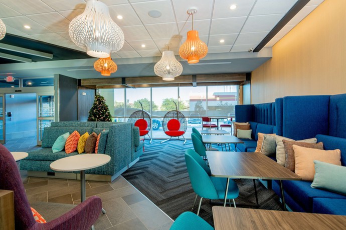 Imagen de los interiores del Hotel Tru by Hilton The Colony Dallas. Foto 18