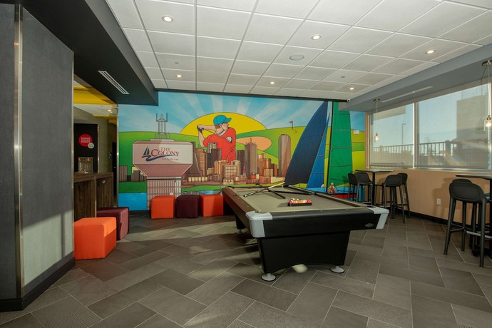 Imagen de los interiores del Hotel Tru by Hilton The Colony Dallas. Foto 20