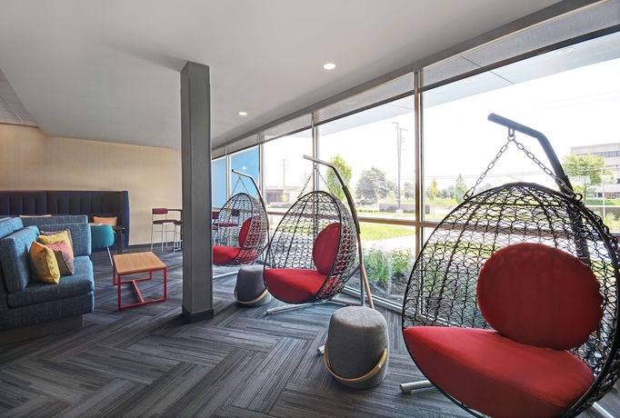 Imagen de los interiores del Hotel Tru by Hilton Troy Detroit. Foto 16