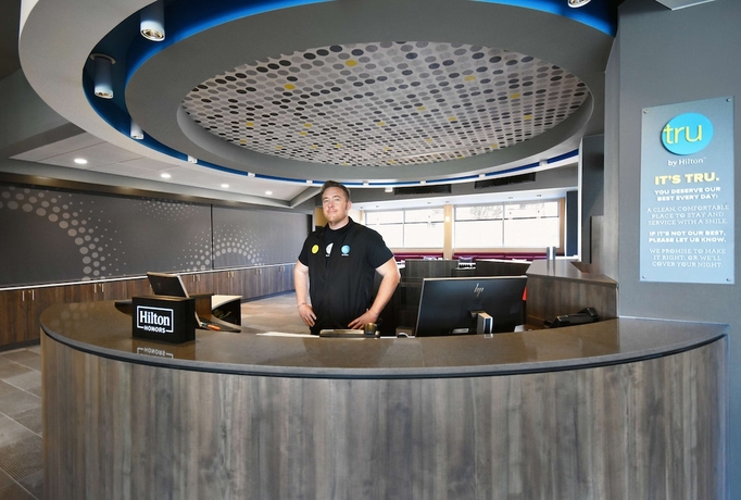 Imagen de los interiores del Hotel Tru by Hilton Troy Detroit. Foto 17