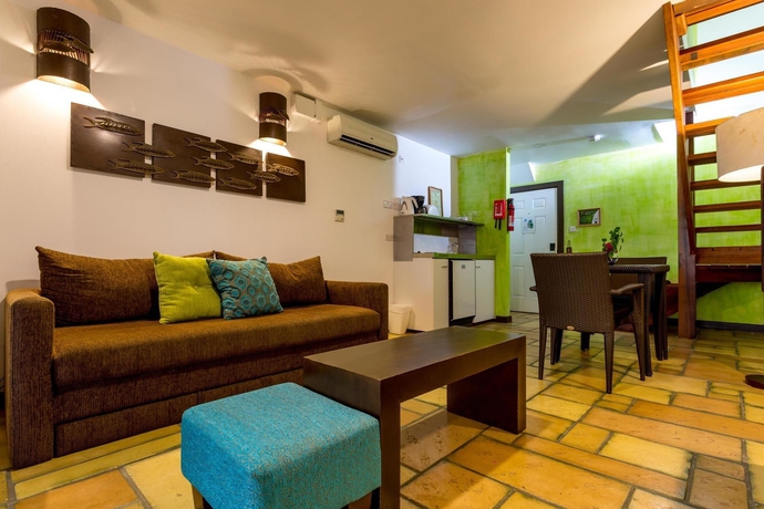 Imagen de la habitación del Hotel True Blue Bay Resort. Foto 2