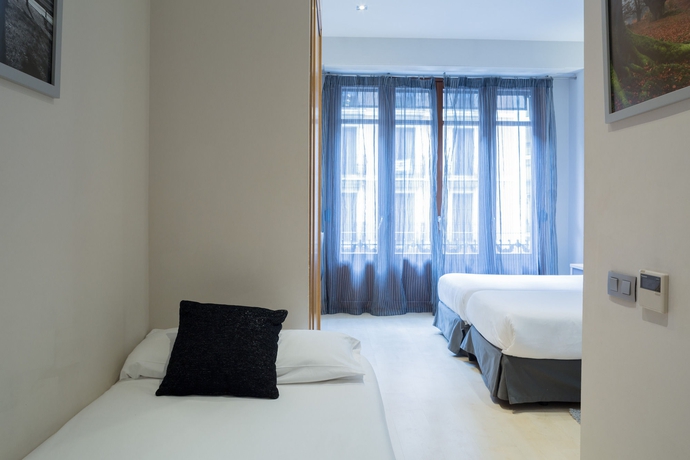 Imagen de la habitación del Hotel Trueba. Foto 13