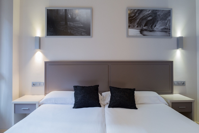 Imagen de la habitación del Hotel Trueba, San Sebasti&aacute;n. Foto 16