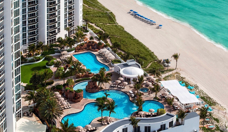 Imagen de la piscina del Hotel Trump International Beach Resort Miami. Foto 16