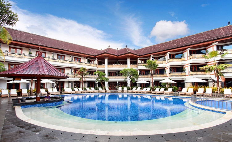 Imagen de la piscina del Hotel Truntum Kuta. Foto 15