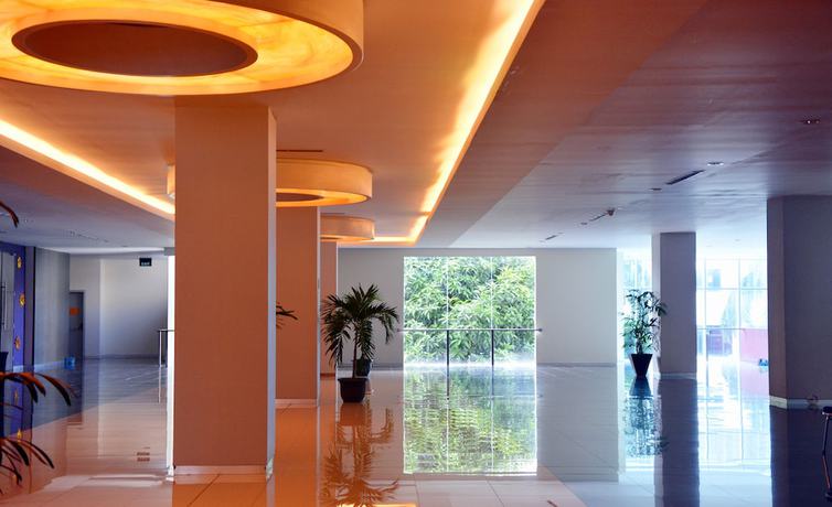 Imagen de los interiores del Hotel Truntum Padang. Foto 24