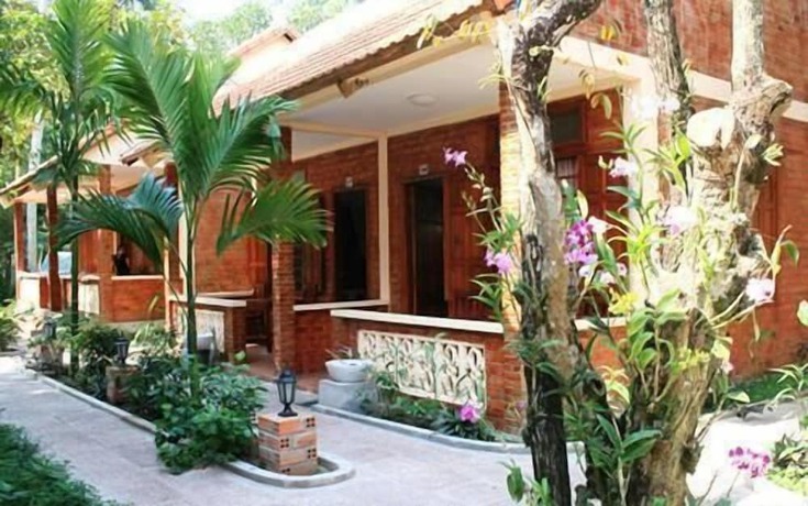 Imagen de los exteriores del Hotel Truong Linh Phu Quoc Resort. Foto 17