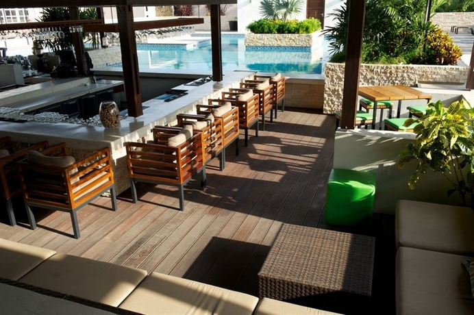 Imagen de la piscina del Hotel Trupial and Casino. Foto 12